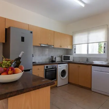 Thalassa - 3-br Coastal Retreat With Private Pool Dom wakacyjny Peja