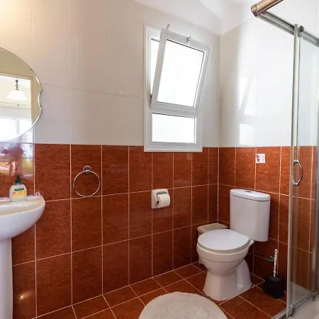 Dom wakacyjny Thalassa - 3-br Coastal Retreat With Private Pool *