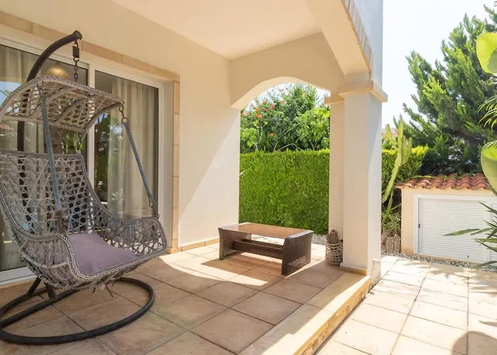 Thalassa - 3-br Coastal Retreat With Private Pool