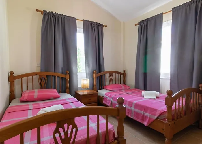 Thalassa - 3-br Coastal Retreat With Private Pool Prázdninový dům Pegeia