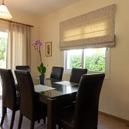 Thalassa - 3-br Coastal Retreat With Private Pool *