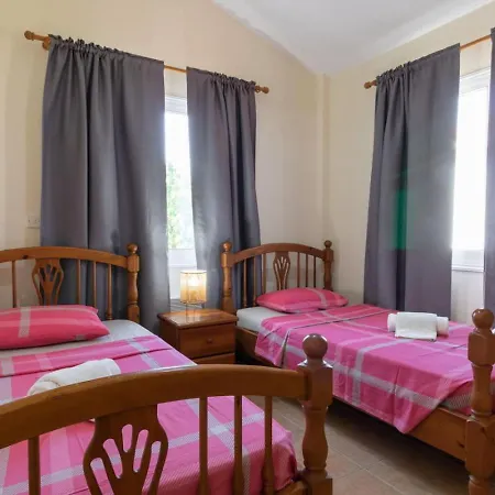 Thalassa - 3-br Coastal Retreat With Private Pool Feriehus Pegeia
