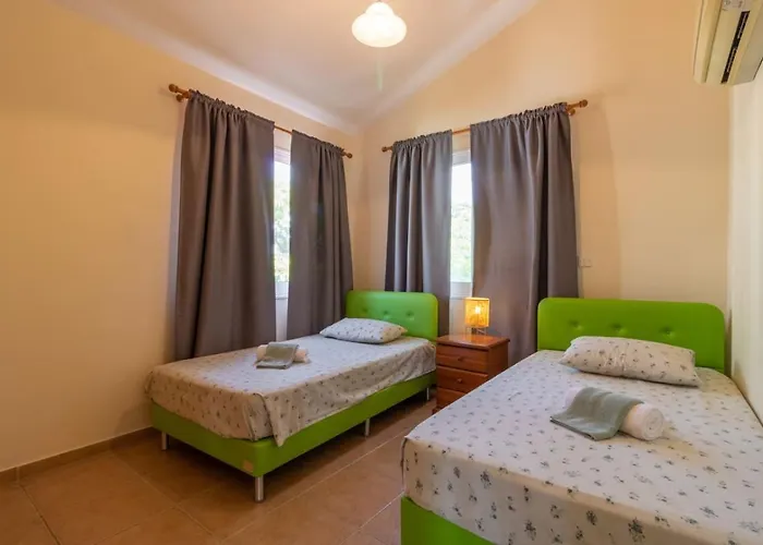 Thalassa - 3-br Coastal Retreat With Private Pool Casa vacanze