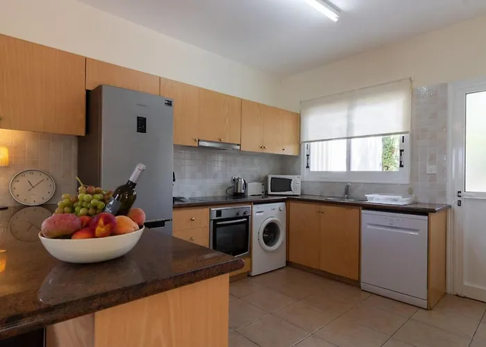 Thalassa - 3-br Coastal Retreat With Private Pool Casa vacanze Peyia