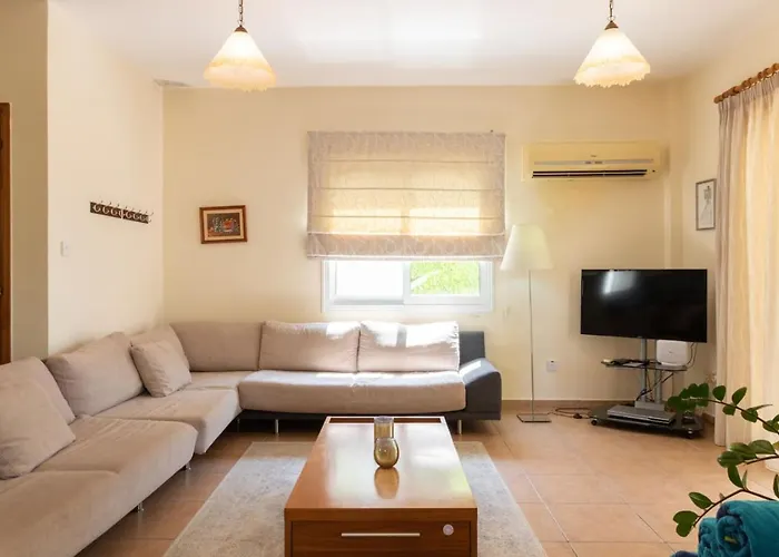 Casa vacanze Thalassa - 3-br Coastal Retreat With Private Pool Peyia