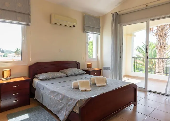 Casa vacanze Thalassa - 3-br Coastal Retreat With Private Pool Peyia